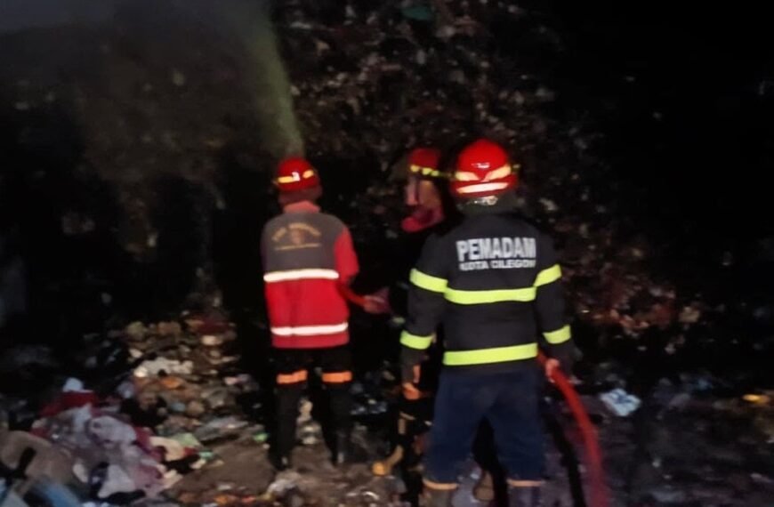 Perkuat Penanganan Darurat, Damkar Kota Cilegon Bantu Pemadaman Kebakaran di TPSA Jatiwaringin