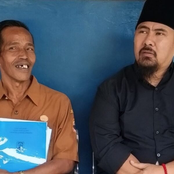 Puluhan Tahun Berjalan Kaki Mengabdi Untuk Pendidikan, PPPK di Lebak ini Akhirnya Punya Motor Setelah Videonya Viral