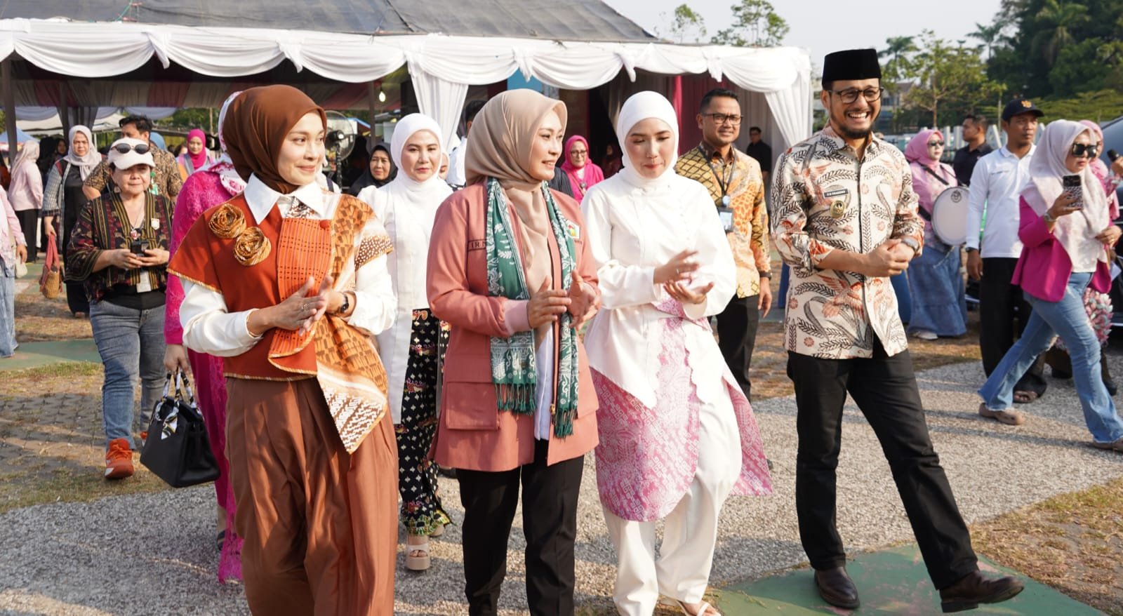 Gebyar Bakti Wanita Nusantara Semarakkan Alun-Alun Cilegon, Perkuat Pemberdayaan Perempuan dan UMKM