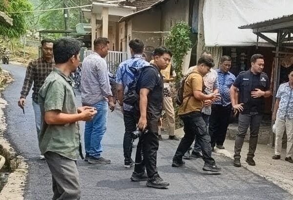 Tinjau Pengaspalan Jalan Ciore Keserangan, Wali Kota Pastikan Akses Kesehatan dan Ekonomi Warga Makin Terbuka